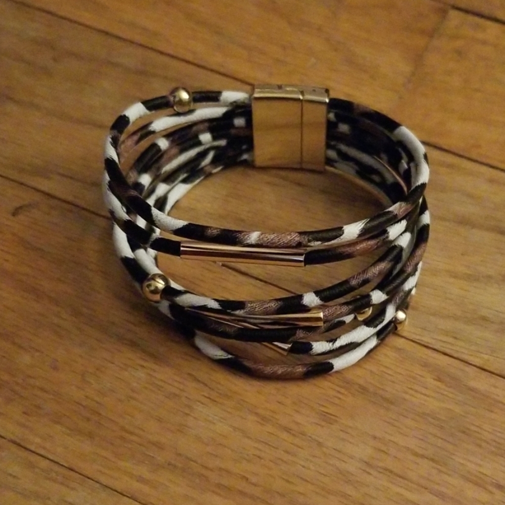 Multi strand magnetic bracelet